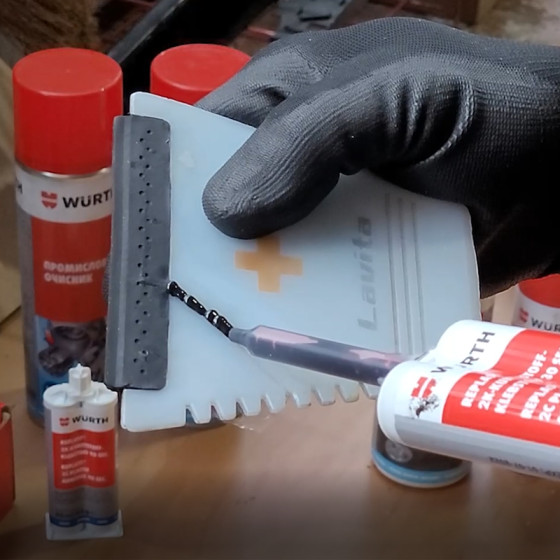 Клей WURTH Replast Me 90 секунд для пластика черный 50 мл