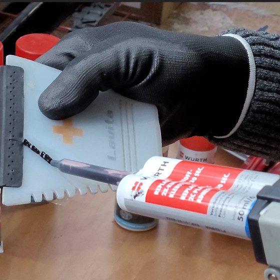 Клей WURTH Replast Me 210 секунд для пластика черный 50 мл